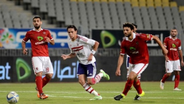 طاقم حكام مباراة القمة يصل القاهرة