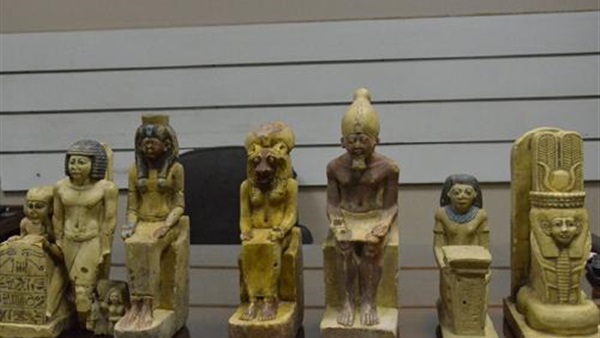 ضبط شخصين بحوزتهما صندوق حجري و11 تمثالًا فرعونيًا بسوهاج