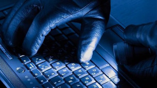 خبراء يحذرون من قراصنة الإنترنت في الرحلات الجوية