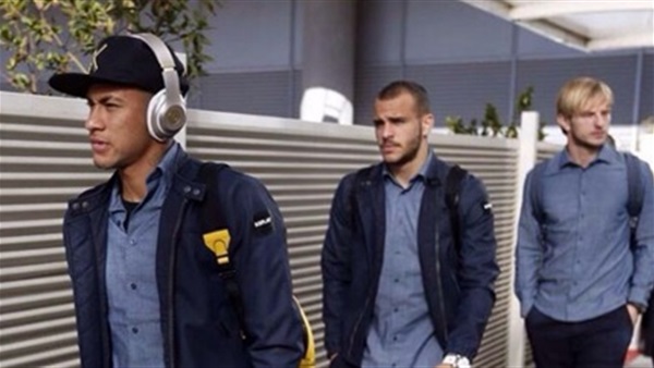 بالصور..وصول لاعبى برشلونة إلى مدريد إستعدادًا لكلاسيكو البرنابيو 