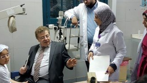 خبيرألماني يختتم زيارته لمصر بعد إجراء 10 جراحات متقدمة 