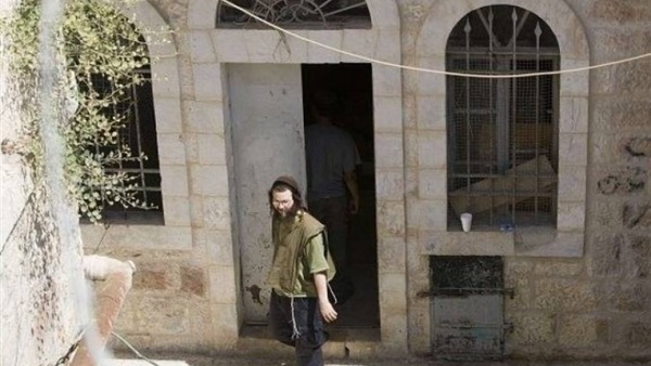 مستوطنون يستولون على بناية سكنية جنوب الأقصى 