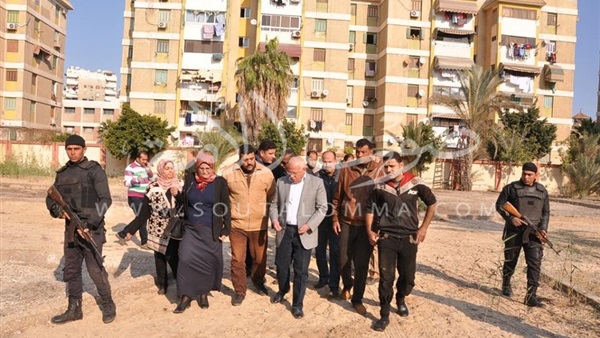 محافظ بورسعيد يوجه بإزالة إشغالات حي الزهور (صور)