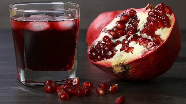 ما لا تعرفه عن فوائد كوكتيل التمر والرمان 