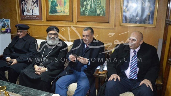 «الديب» يزور كنيسة الأنبا بيشوي للتهنئة بعيد الميلاد 