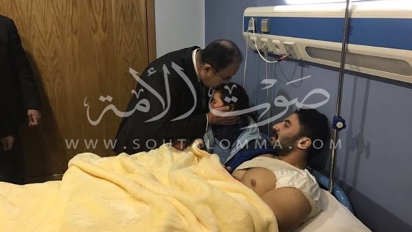 وزير الداخلية يزور مصابي الشرطة: «مستمرون في التصدى لأهل الشر» (صور)
