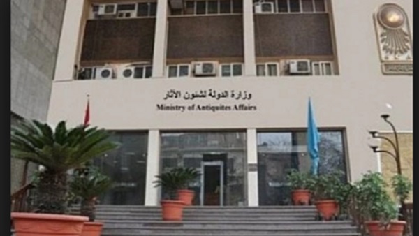 وزارة الآثار تنظم ندوة حول أسباب بناء «الهرم المنحني»