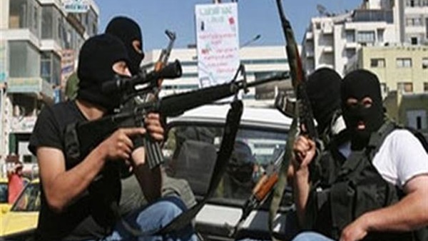 لصوص يستولون على سيارة نقل لسرقة مصنع ملابس في إمبابة
