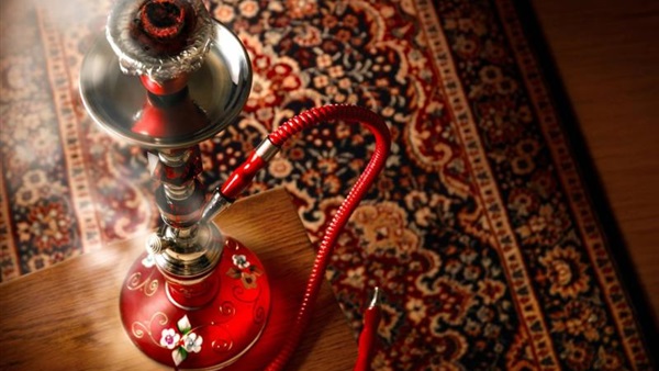تعرف على أضرار تدخين «الشيشة» في المنزل