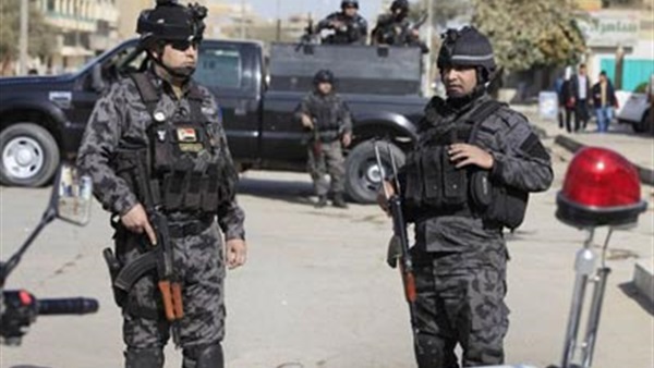 بالصور.. تفتيش محافظ سوهاج ذاتيًا بــ«المطار» 