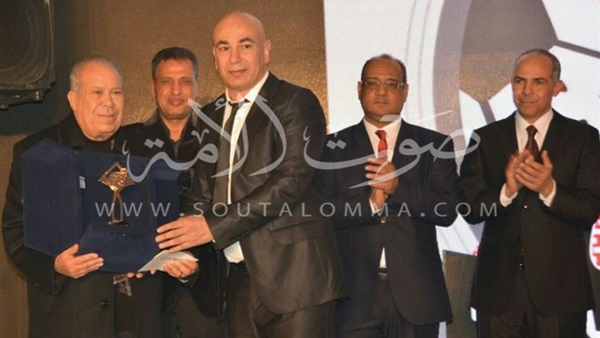 حسام حسن يحصد جائزة أفضل مدرب فني في 2016