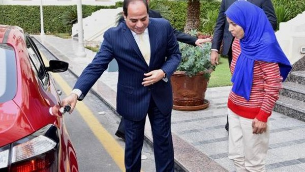 «الإسكان» عن فتاة العربة: لديها رضا كامل بكل ما يكتبه الله (فيديو)