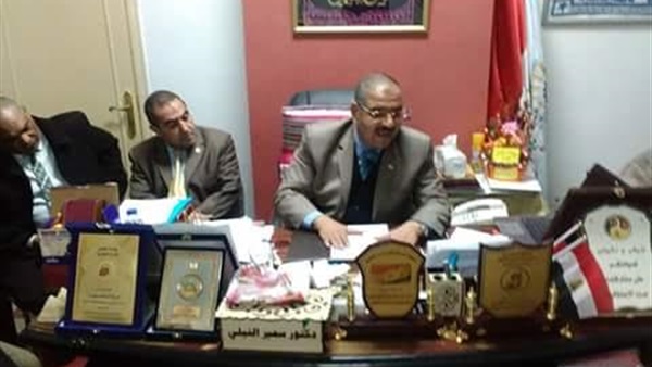 وكيل «تعليم مطروح» يبحث الاستعدادات النهائية لامتحانات نصف العام