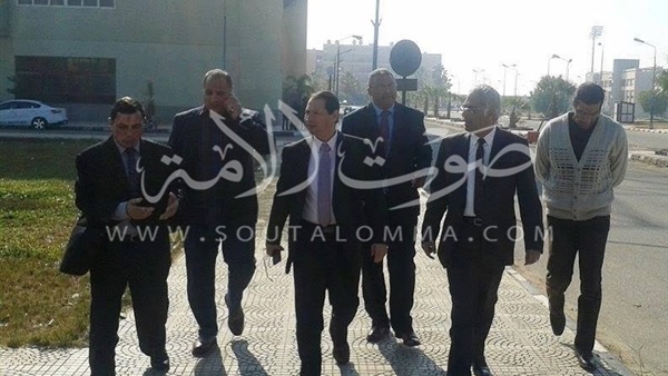 رئيس جامعة بورسعيد يتفقد امتحانات كلية التربية الرياضية 