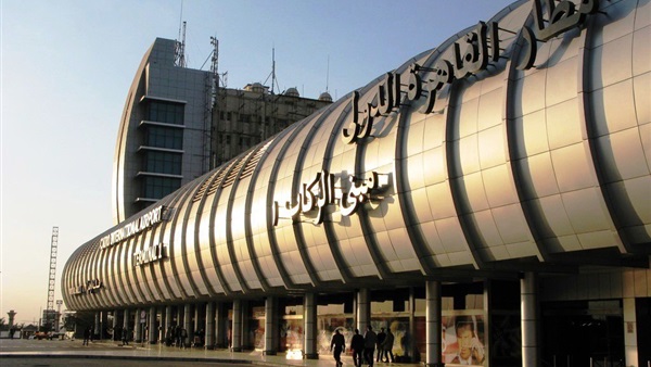 «القاهرة الجوي»: ضبط 44 واقعة تزوير لجوزات السفر والتأشيرات
