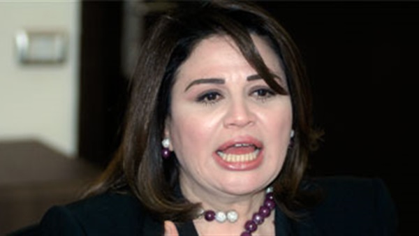 إلهام شاهين: «بضرب نفسي بالجزمة بسبب أمي»