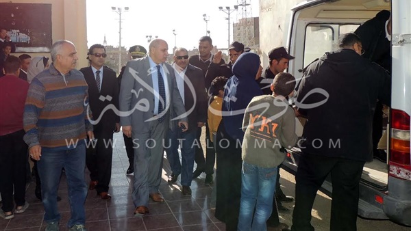توقيع الكشف على 400 حالة بقافلة طبية لـ«الداخلية» بالسويس