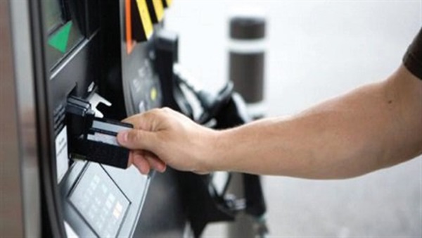 توزيع كروت الوقود الذكية في «مرور قنا» 