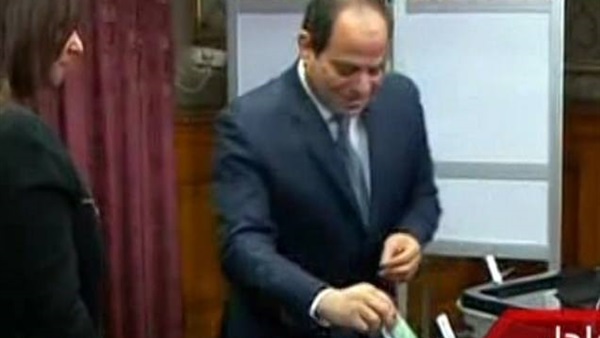 «السيسي» يدلي بصوته بمدرسة النموذجية الإعدادية بمصر الجديدة