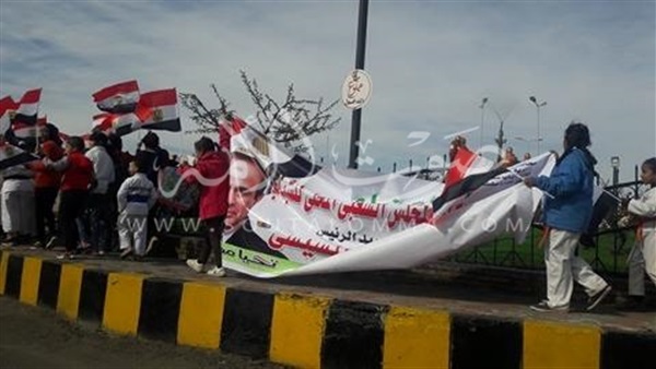 أهالي سفاجا يرحبون بـ «السيسي» بالأغاني الوطنية 