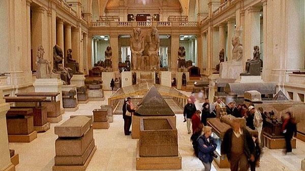 بالصور.. سيدات مصر يتقدمن المشهد الانتخابي بوسط البلد