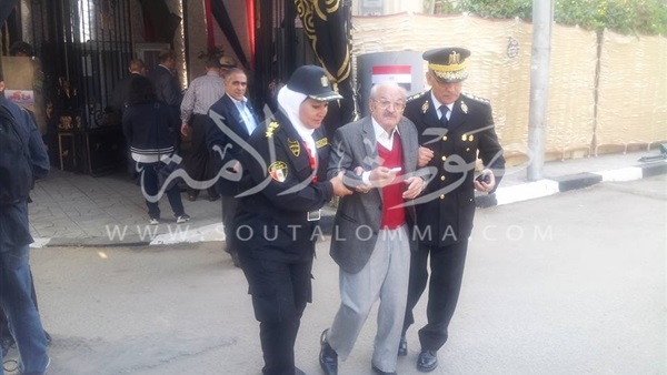 بالصور.. عناصر من الشرطة النسائية تؤمن لجان مصر الجديدة