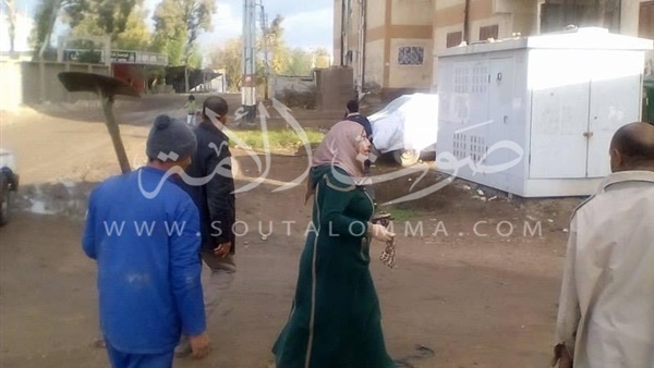 رئيسة «تيدا» تتفقد القرية لحل مشكلات المواطنين (صور)