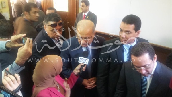 بالصور.. رئيس الوزراء يدلي بصوته في دائرة مصر الجديدة