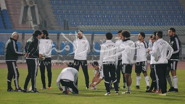 المنتخب يخوض مرانه بحضور وزير الرياضة استعدادًا لمواجهة تونس