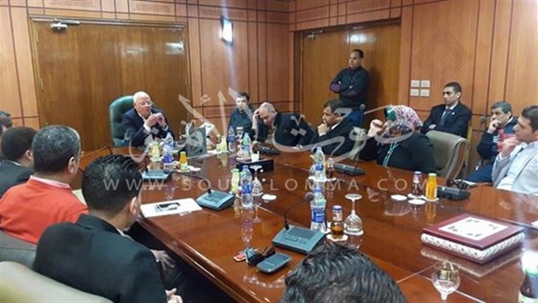 محافظ بورسعيد يلتقي مسئولي الأحزاب السياسية