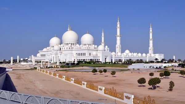 مسجد الشيخ زايد خامس أكبر مساجد العالم.. زينة أبوظبي