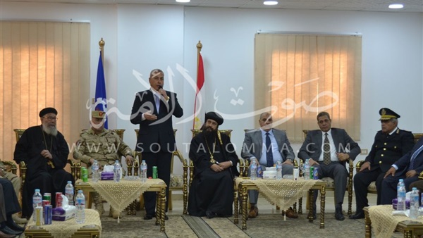 محافظ السويس وقائد الجيش الثالث يهنئان الكنيسة بعيد الميلاد