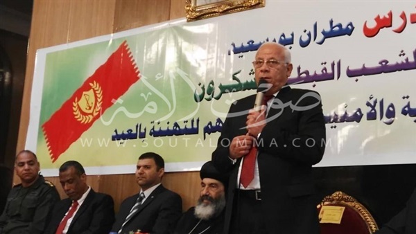 محافظ بورسعيد يزور الكاتدرائية ويقدم التهنئة للمطران (صور)