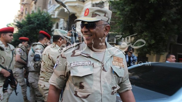 بالصور.. قيادات الجيش تتفقد لجان الإقتراع