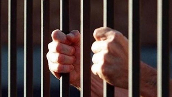 حبس عاطل 4 أيام لحيازته كمية من مخدر الحشيش بالبساتين