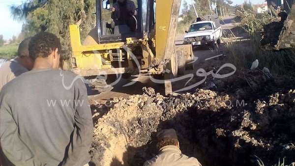 إصلاح خطوط المياه وتسليك الصرف في سيدي سالم