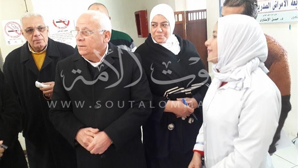 محافظ بورسعيد يتفقد مستشفي «المصح البحري»