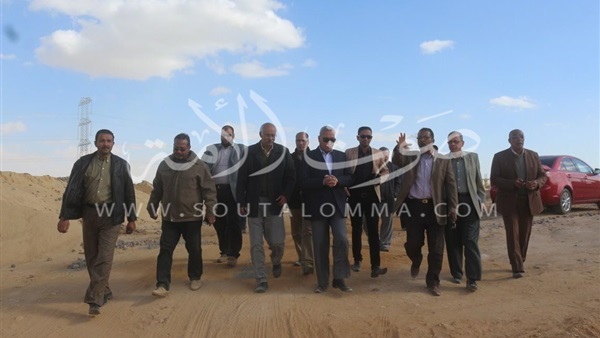 محافظ السويس يتفقد مدينة «أحمد زويل» بحي عتاقة