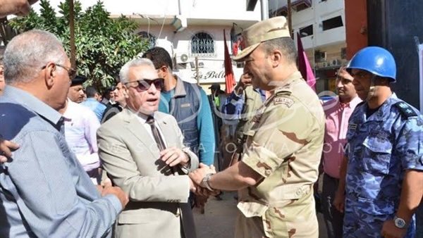 بالصور .. محافظ بورسعيد يتابع سير العملية الانتخابية 