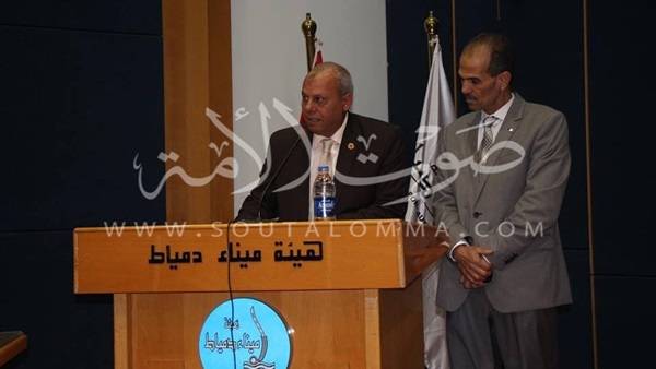 «صالح» يشهد تنصيب رئيس الجمارك بدمياط (صور)