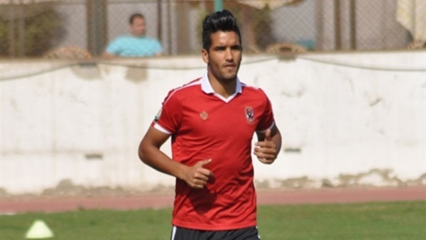لاعب الأهلي يتخلص من إجهاد العضلة الضامة