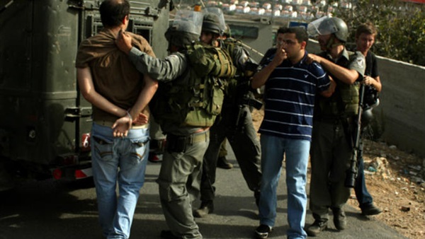 الاحتلال يعتقل 8 فلسطينيين بالضفة الغربية