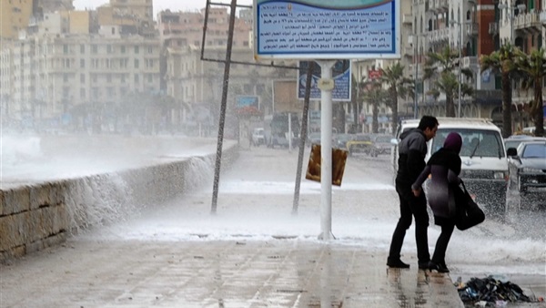 نشرة التوك شو الخدمية.. الأرصاد: طقس اليوم شديد البرودة.. وسقوط أمطار غدا.. ارتفاع سعري الدولار والذهب.. وتحذير هام من «المرور» لـ«السائقين»