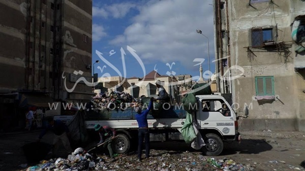 حملة للنظافة بـ «فاطمة الزهراء» في بورسعيد (صور)