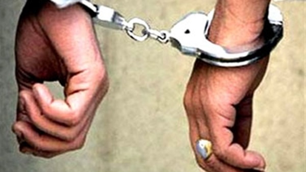 ضبط 3 عاطلين لمحاولتهم خطف تاجر بالعبور
