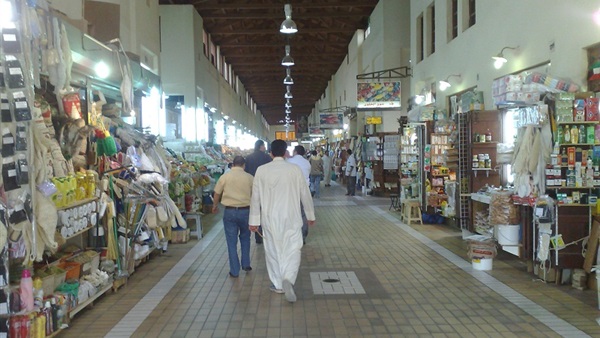 «المباركية».. أشهر أسواق الكويت التراثية