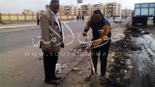 رئيس الضواحي يتابع رفع تجمعات القمامة بـ«الحديقة الدولية» (صور)