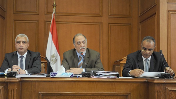 انقسام «قوى عاملة النواب» بشأن طلب الحكومة بمد الدورة النقابية لمجالس إدارات «العمالية».. «عبد العزيز» يؤيد الطلب.. «أبو خضرة» يطالب بضخ دماء جديدة.. و«عطوة» ترفض التعددية