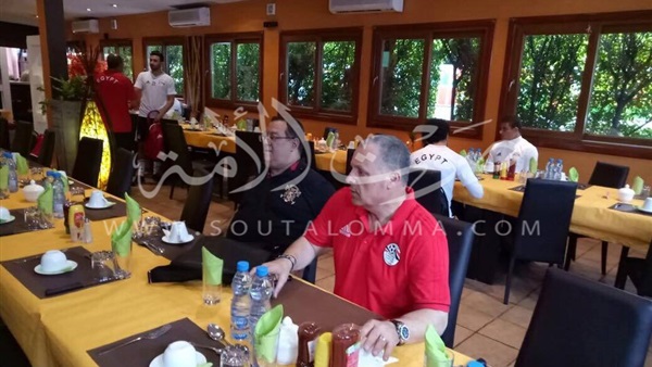 كان 2017: «أبوريدة» يصل الجابون لحضور مران المنتخب (صور)