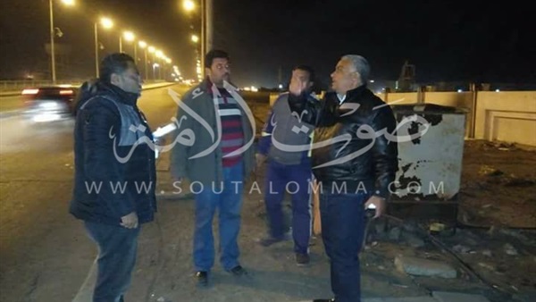 رئيس «الضواحي» ببورسعيد يتفقد إصلاح أعطال الكهرباء بكوبري الرسوة